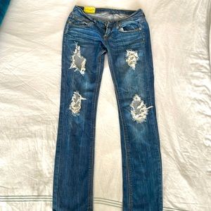 Machine stretchy pre-ripped jeans
